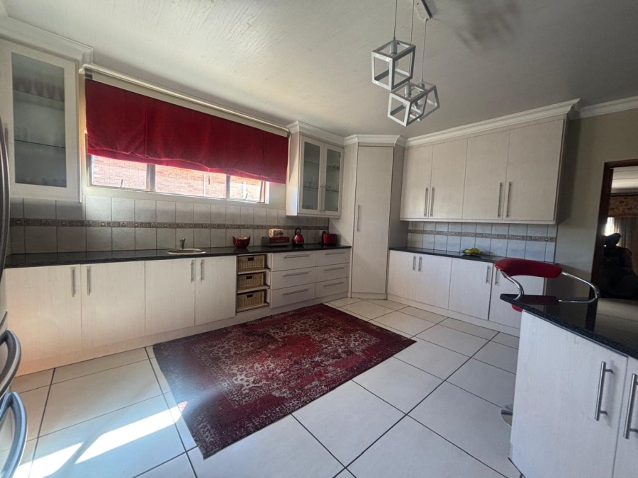 4 Bedroom Property for Sale in Langenhovenpark Free State
